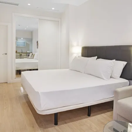 Apartamentos Metrópolis Отели рядом с достопримечательностью «Небоскреб Torre Sevilla»