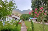 Pamir Riverside Hotels near DAWASHISH JUGHOOR