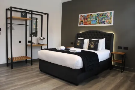 Black Lion Hotel Отели рядом со станцией Сальфорд-Кремниевая железнодорожная станция