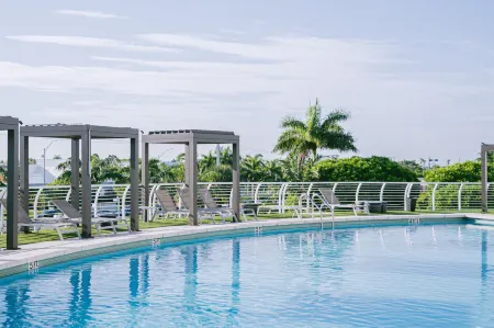 Nuvo Suites Hotel - Miami Doral Отели рядом с достопримечательностью «Bass Pro Shops»