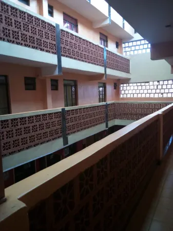 Palace Hotel Отели в г. Эмбу