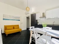 GuestHost - Cosy Flat with Sea View Balcony - Condos
