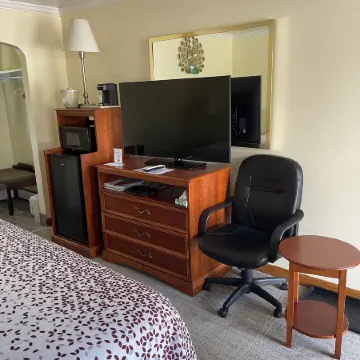 Colonial Motel