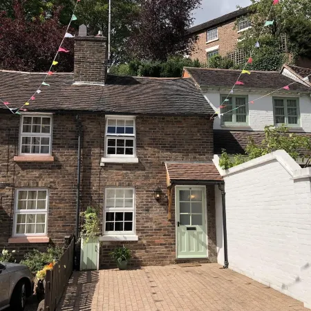 2Bed-Sleeps 4-Parking-Superfast Wifi
