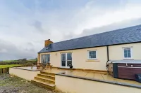 8 Person-Luxury-FamilyFriendly-PetFriendly-Hot Tub - WiFi