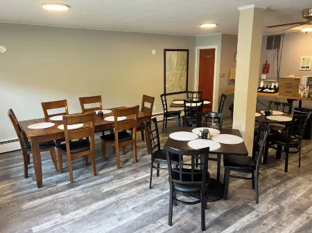 Colton Point Motel Отели рядом с достопримечательностью «Парк Пакер»