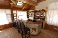 Hotel Devlok Himachal Swarg by Beas - Your Gateway to Heaven فنادق في Badgran