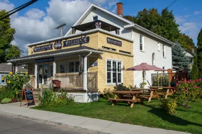 Auberge le Sunshine Memphremagog Regional County Municipality 호텔