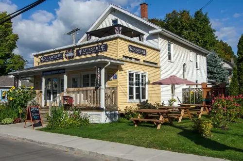 Auberge le Sunshine Hotels in Memphremagog