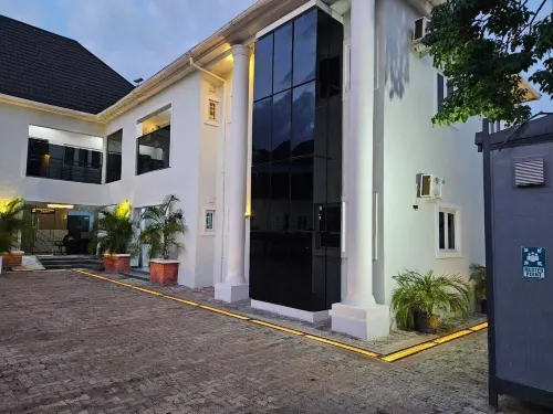 Ihsuites Hotels in Okpanam