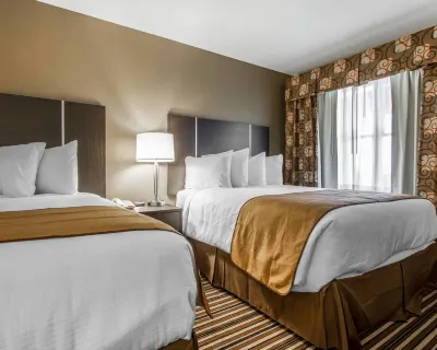 Quality Inn & Suites فنادق في Scarborough