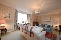 Whitefriars, Rye - Central Location with Parking for 3 Cars - Large Family Home