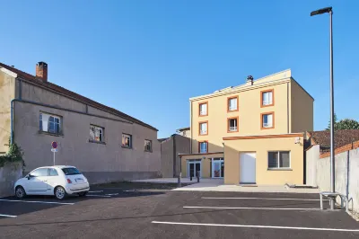 Logis Hôtel Larivaut, Puy-Guillaume Hotels in Auvergne