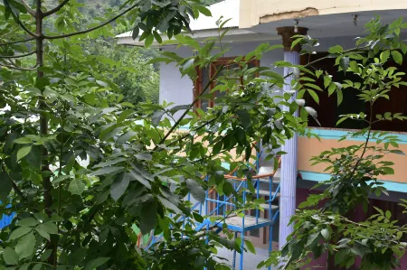 Mid Valley Guest House Отели в г. Sialkot District