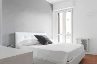 Pure White - by Myhomeincomo Hotels in Como