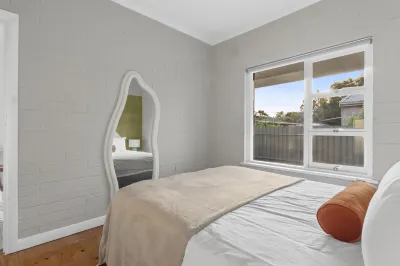 Prickly Pear Stays - Plympton Hotels in 