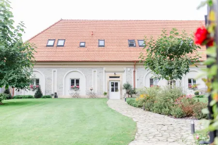 Na Kmíně Отели в г. Liblice