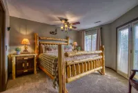 Tree Tops by HoneyBear Cabins - Boutique