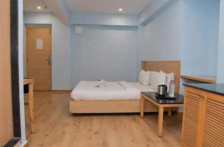 Hotel Berlin Отели в г. Гандинагар