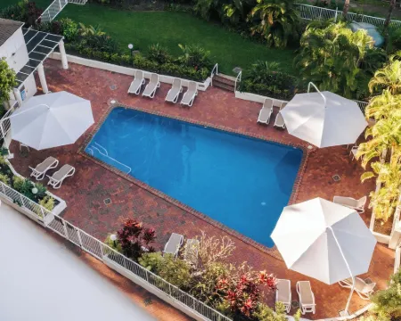 The Crest Apartments - Main Beach Hotels in Main Beach