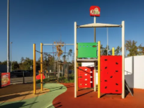 โรงแรมเซอร์เวย์ส ไวส์เคียร์เคิน นอร์ด โรงแรมในRodgau