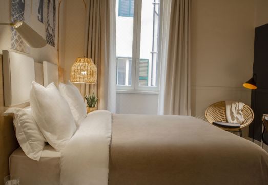 Room Select Via Veneto의 세련된 인테리어