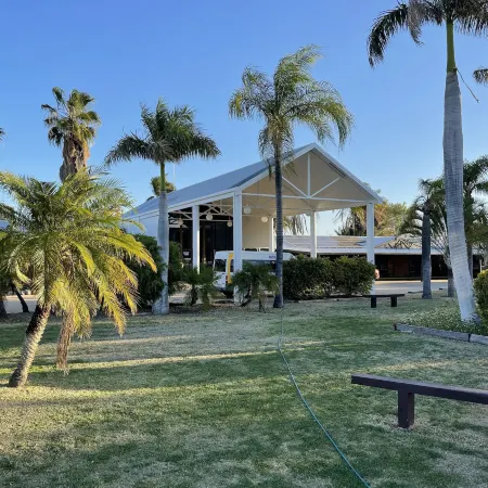 Albert Park Motor Inn - Oil Friendly Price