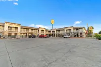 Super 8 by Wyndham McAllen/Downtown/La Plaza Mall - 2-Star