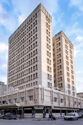 야디스 이븐 칼도운  호텔