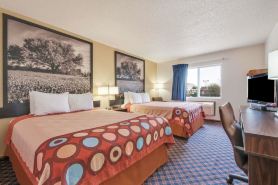 Super 8 by Wyndham College Station