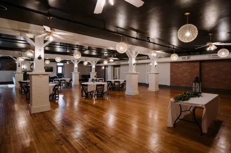 Hood River Hotel Отели рядом с достопримечательностью «Винзенс Лосманн Мемориал Стейт Нэчурал Арея»