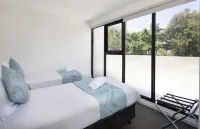 RNR Serviced Apartments North Melbourne Hôtels à proximité de : The Member's Lounge @ Reggio Calabria Club