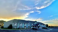 Quality Inn & Suites Hotels near I Candi