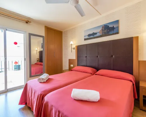 Hostal Residencia Europa Punico Các khách sạn gần Bến thuyền Marina Botafoch
