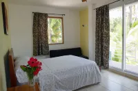 Kevin Kondos Hotels in Tierra Oscura