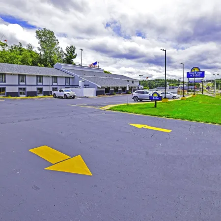 Days Inn & Suites by Wyndham Wisconsin Dells