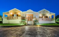 Leone Luxury Villas