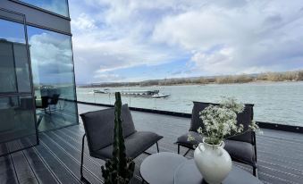Modernes Apartment Mit Wunderschonem Rheinblick