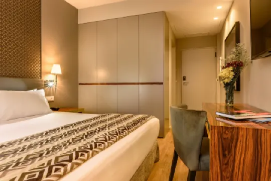 Exe Almada Porto Отели рядом с достопримечательностью «Ратуша Порту»