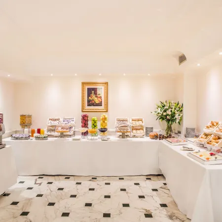 Raeli Hotel Noto Отели рядом с достопримечательностью «Универмаг La Rinascente»