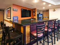 Spark by Hilton Cedar Falls - bar