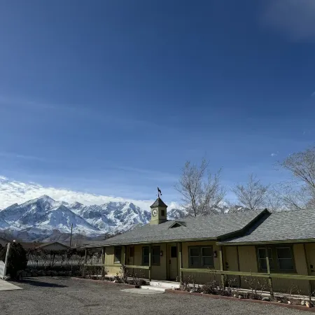 Eastern Sierra Motor Lodge