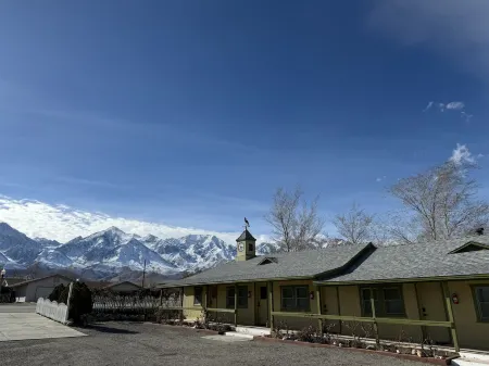Eastern Sierra Motor Lodge