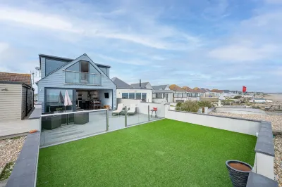 Beach View Breeze Family Holiday Home on the Shore