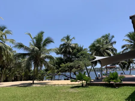 Hotel Coucoue Lodge Отели в г. Адьяке