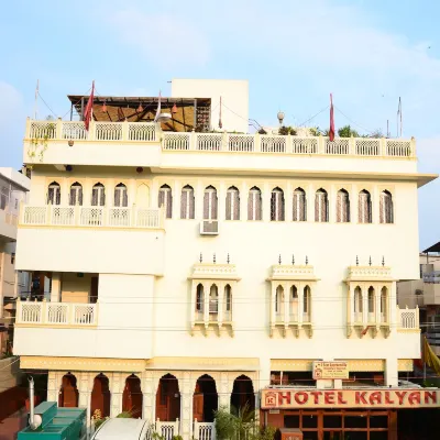 Hotel Kalyan Hotel dekat Auditorium Birla