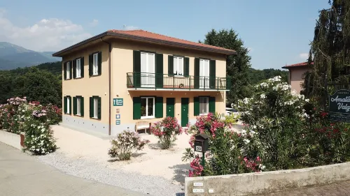 Amata Valgre Affittacamere, Comfort e Pulizia Eccezionali!! Hotels in Oggiono