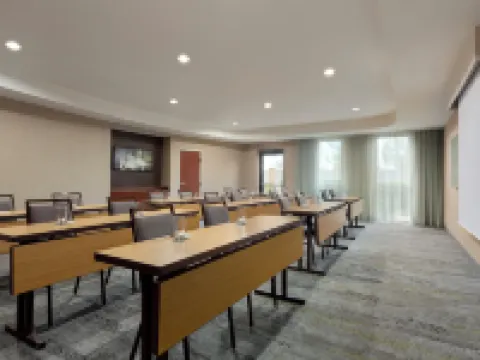 コートヤード パームデール パームデールのホテル