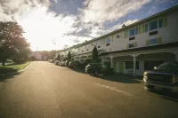 Town & Country Inn & Resort - parking