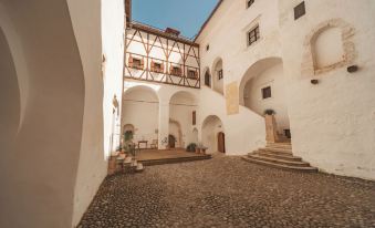 Rooms & Apartments Podsreda Castle